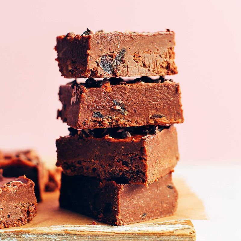 minimalistbaker's tweet image. Healthy Vegan Fudge! Naturally sweetened, INTENSELY chocolatey + Ready in 30-Minutes! --&amp;gt; mnbkr.com/2r2bTrh #vegan