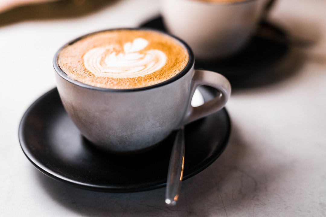 A divine looking and tasting flat white from 5th Earl Rosebery. See our review of the cafe #sydney #food #coffee cocoandvine.com/cafes/sydney-b…