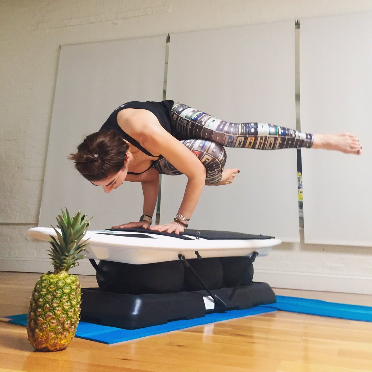 SurfsetNYC's tweet image. Challenge Move of the Week: Side Crow 🍍
#surfset @surfsetfitness #sidecrow #fitness