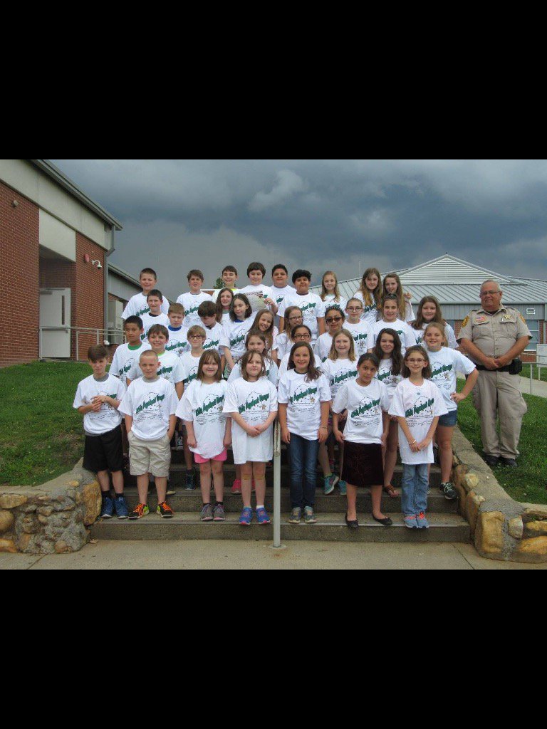 BR_Teach's tweet photo. DARE Graduation @BR_Teach https://t.co/UbHEitSxlO