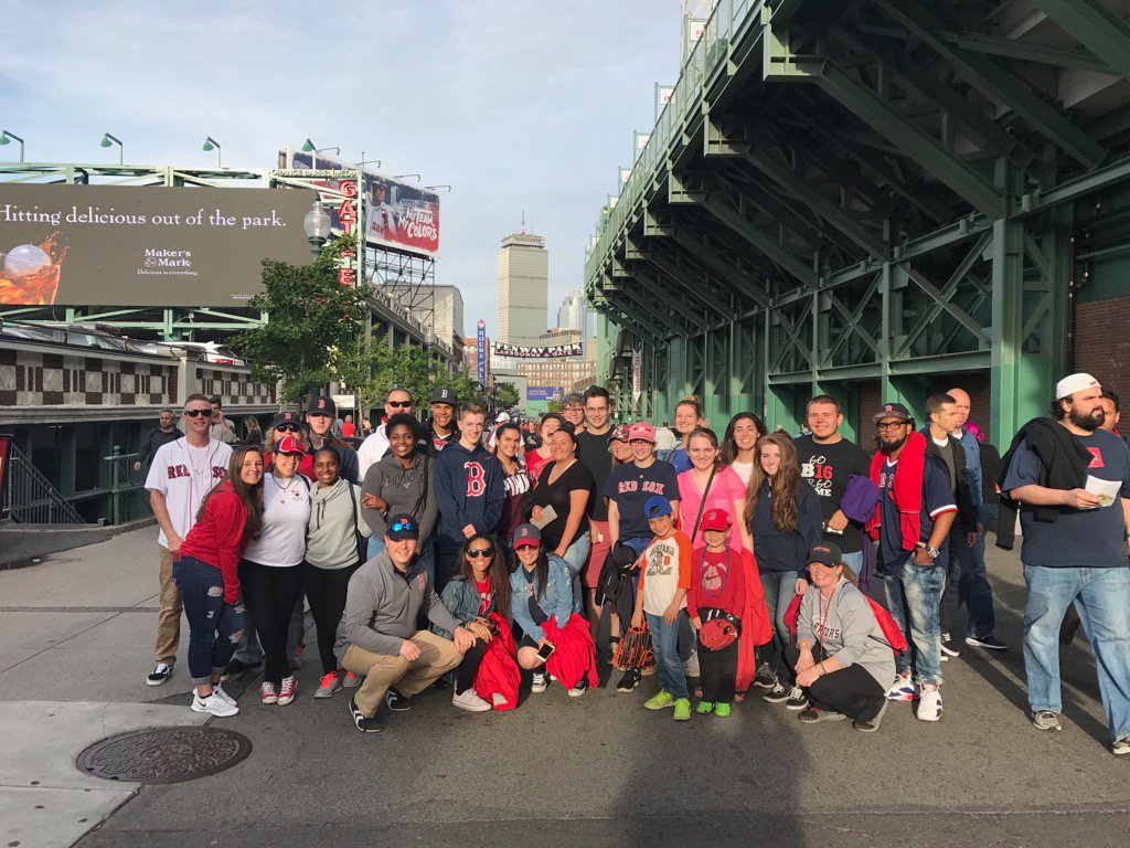 Brophshistory's tweet photo. Awesome night to watch the Sox with the class of 2017. #SeniorNight https://t.co/jiNMGyJA56
