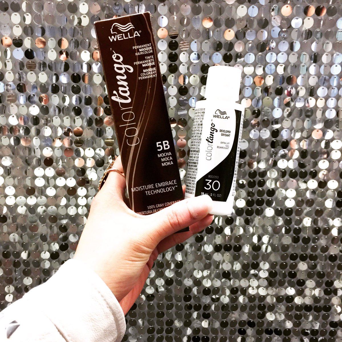 thelivstyle's tweet photo. This summer I'm going lighter 👩🏻 I'll be using @WellaColorCharm for a fresh look - sold at @SallyBeauty 💋 #WellaColorTango #sallybeauty #ad https://t.co/VFwQz2B8cE