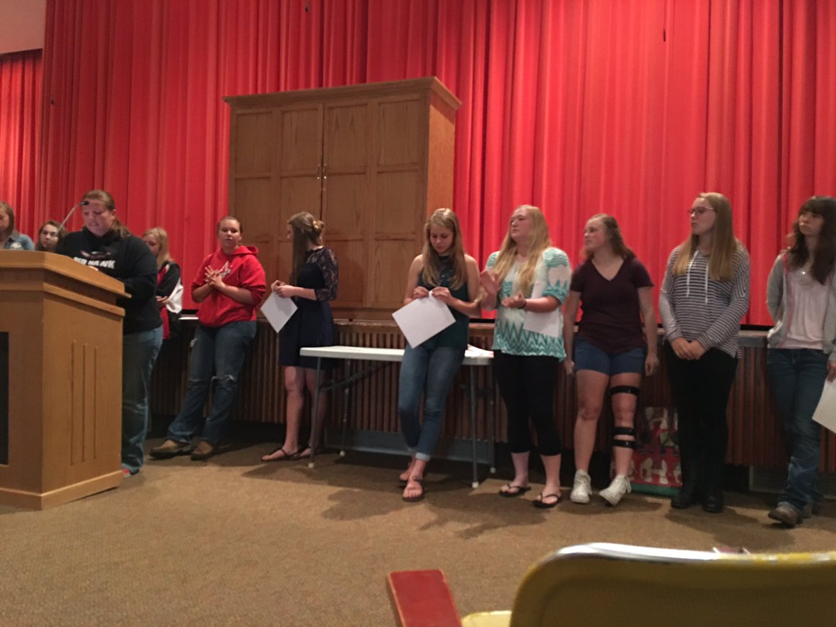 HiawathaSB's tweet photo. Spring Sports Awards! ❤️⚾️ #HHSRedHawks #LadyRedHawkSB #HiawathaSB https://t.co/w7Si5x5UaM