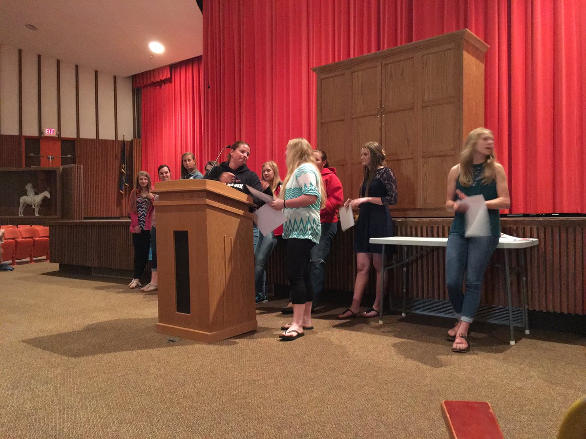 HiawathaSB's tweet photo. Spring Sports Awards! ❤️⚾️ #HHSRedHawks #LadyRedHawkSB #HiawathaSB https://t.co/w7Si5x5UaM