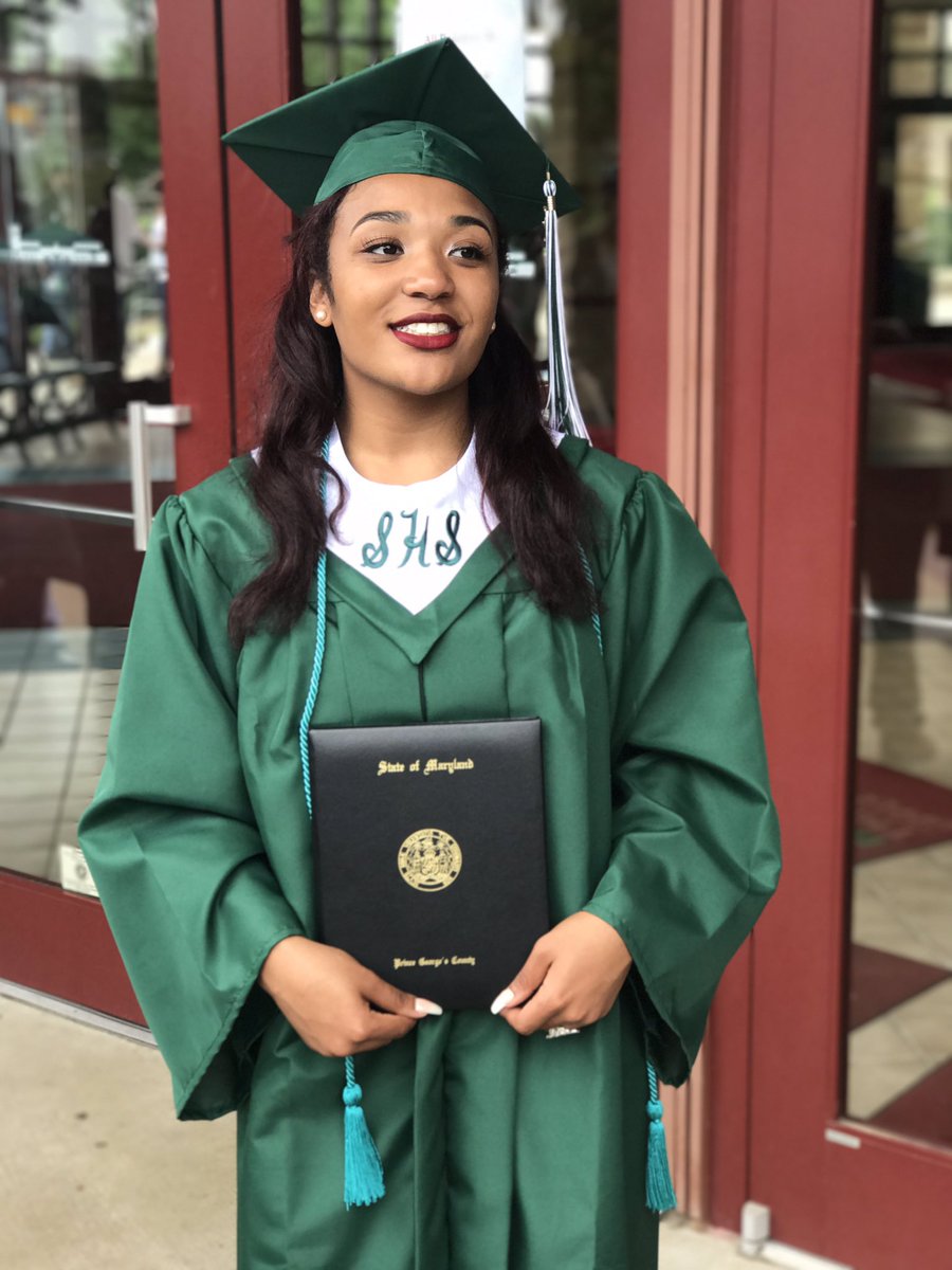 kirahnicolee's tweet photo. I MADE IT SUCKASπ©π½βπππ€πΎ #2k17 #2k17Out #IMadeIt https://t.co/y4iOxIjdPP