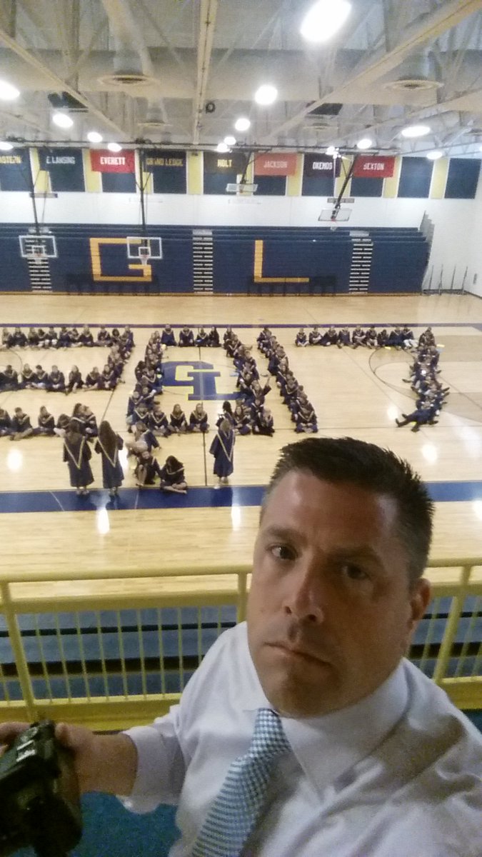 CoachBird_7's tweet photo. Very proud of @GrandLedgeHS #2017 even if you take a little bit to get lined up for a photo. Thanks for the award tonight @glhsLDW https://t.co/xG1WuZXEAD