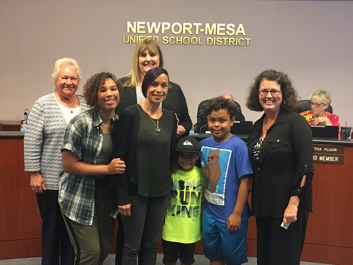 DavisMagnet's tweet photo. Recognized for constantly striving for excellence, kindergarten teacher Mrs. Ramos, was named an @nmusd Superstar! #davisduckspride https://t.co/47EyuJnQZM
