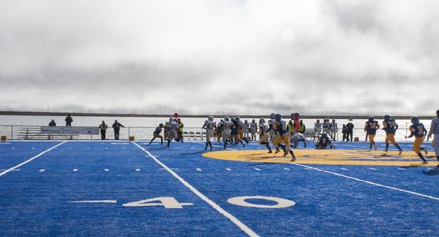 beststadiums__'s tweet image. High School Football in Alaska 😳❄️

(Barrow, AK)