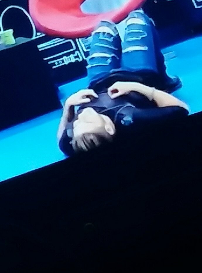 juustyoongi's tweet photo. Eu depois do almoço de domingo  
#ZéFelipeNoMultiTom https://t.co/UrJrl5uQcX