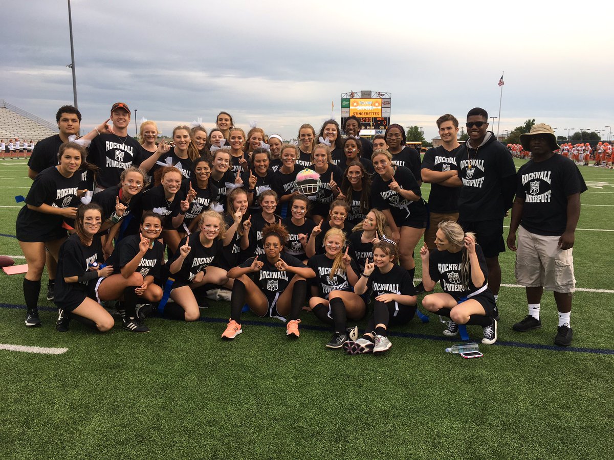 SENIORSSSSSS #ska #wearepretty #mademytouchdownformrcollings 🏈💗 <a href="/ReidRakow/">Reid Rakow</a> <a href="/Kotaaaa57/">kota🍒</a>