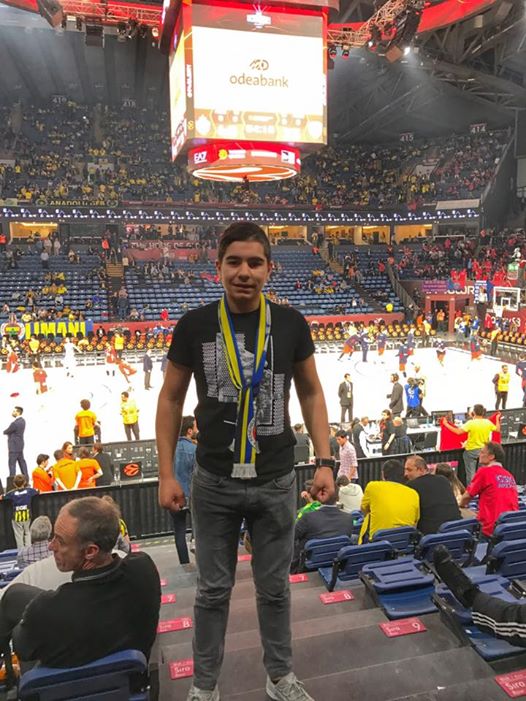 KRAL TACINDA ADAMLAR TAHTINDA BELLİDİR ;)))