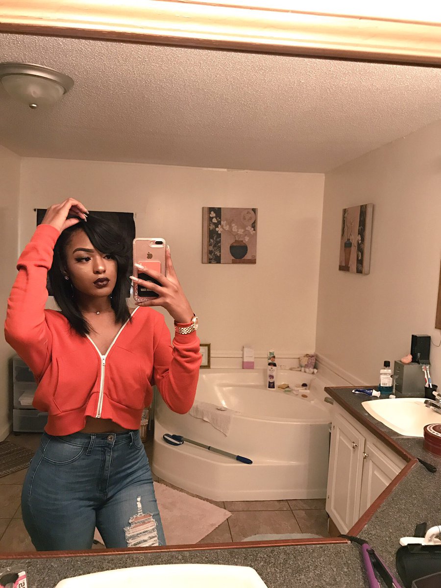 _adrienna_'s tweet photo. Shawty difficult but she's very fckin rare 🍯 https://t.co/HTAc1gHE0v
