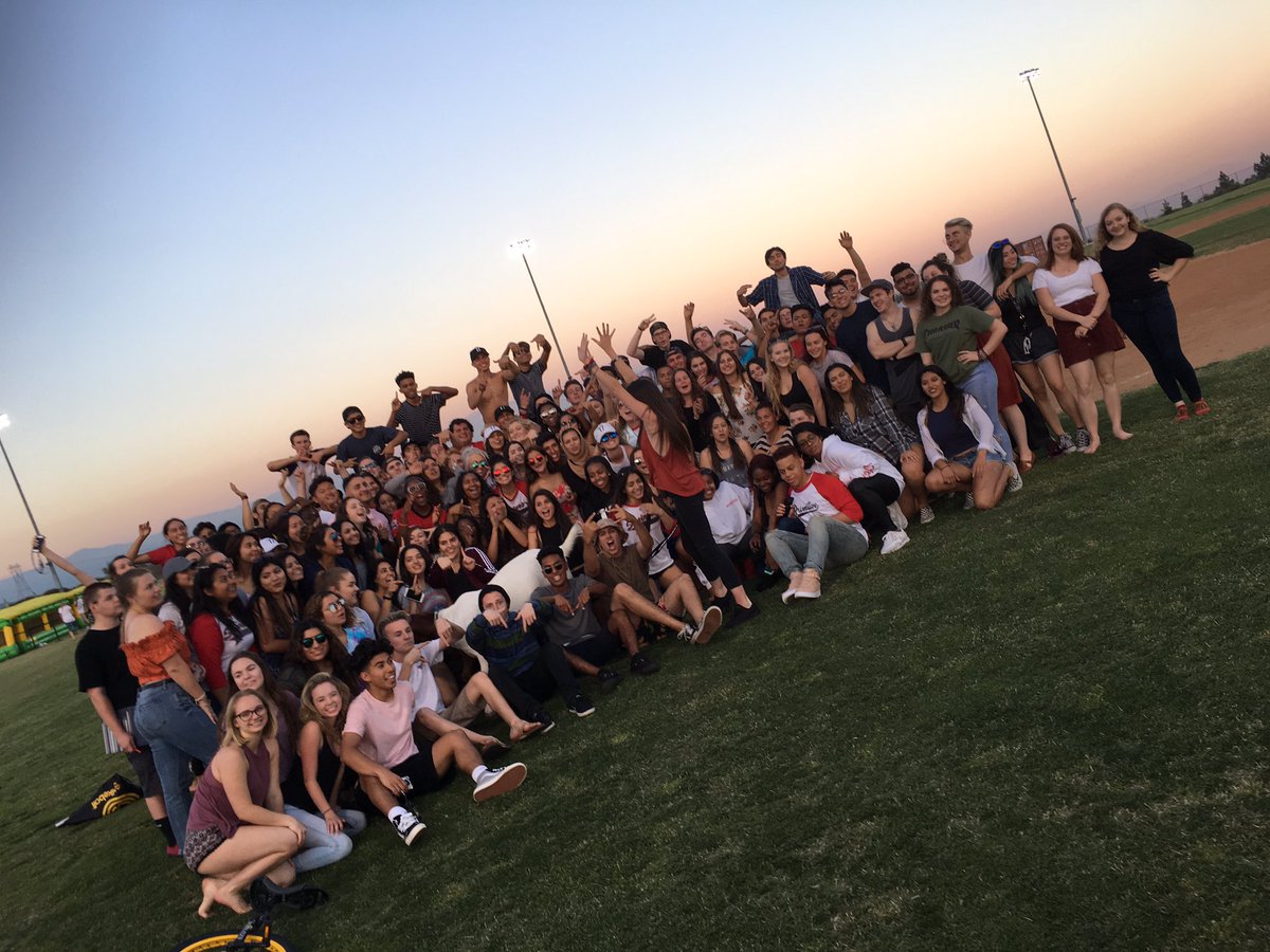 OsosAchievement's tweet photo. Senior Sunset! 2017 @CaptGrizzly https://t.co/LvX4cLTqbF