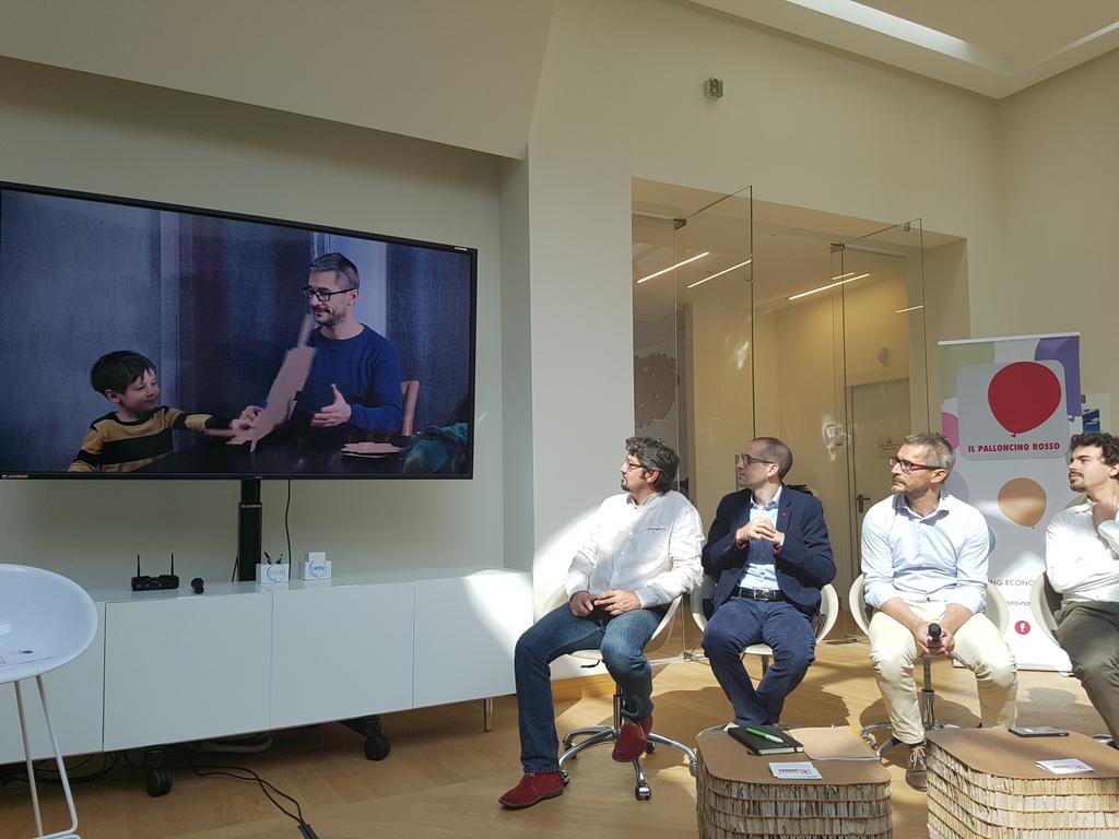 MoniqueCalisti's tweet photo. Now on stage @edodoeverything with @simon00081 unleash your creativity   and let's #innovation spark #riminiwakehub #Rimini #smarteducation https://t.co/2Xaa2au1yu