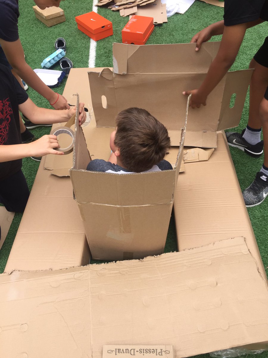 Rocket ship in the making! Whole school off timetable...creativity at its best! #inquirers <a href="/Makedo/">Makedo</a> <a href="/isparisedu/">International School of Paris</a>