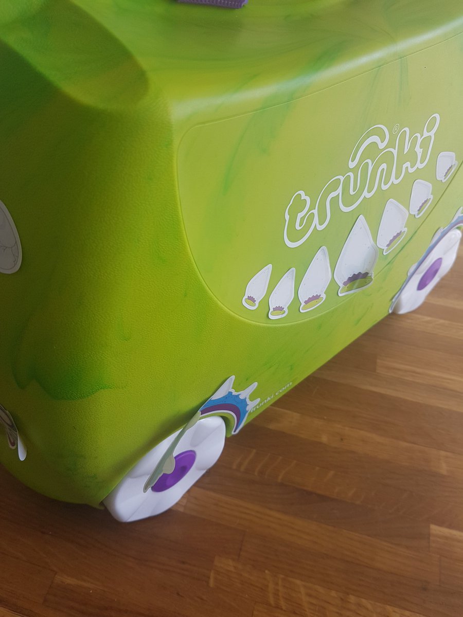 Chantellene1son's tweet photo. @Trunki got to say not Impressed with the cost of these things for the stickers to not even stick on... which in my opinion make the T rex. https://t.co/FU8DGr8r1Y