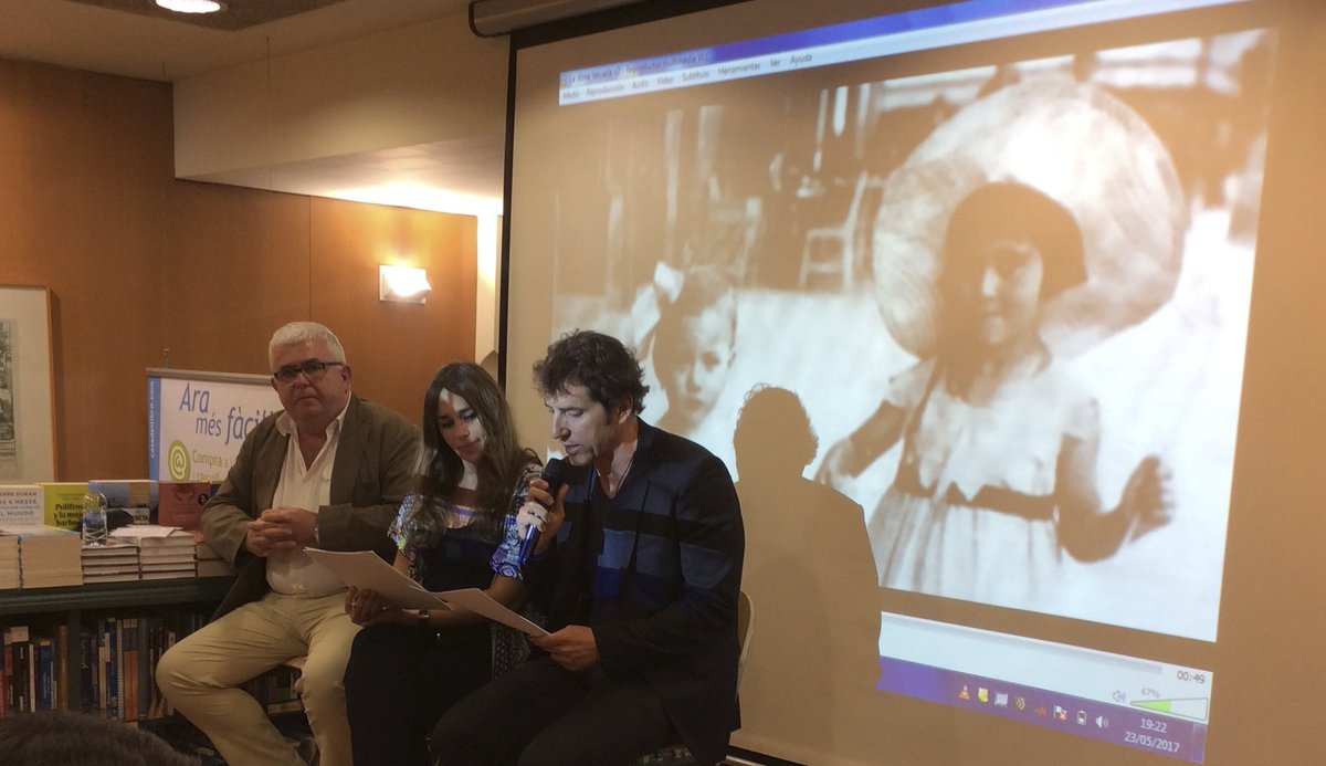 Presentació de la novel·la LA DONA TATUADA, de <a href="/LaiaVidEs/">Laia Vidal</a>. Gràcies <a href="/Fuentes_Manel/">Manel Fuentes</a> <a href="/AgustiAlcoberro/">Agusti Alcoberro</a> i @CdL_Barcelona! #LaDonaTatuada