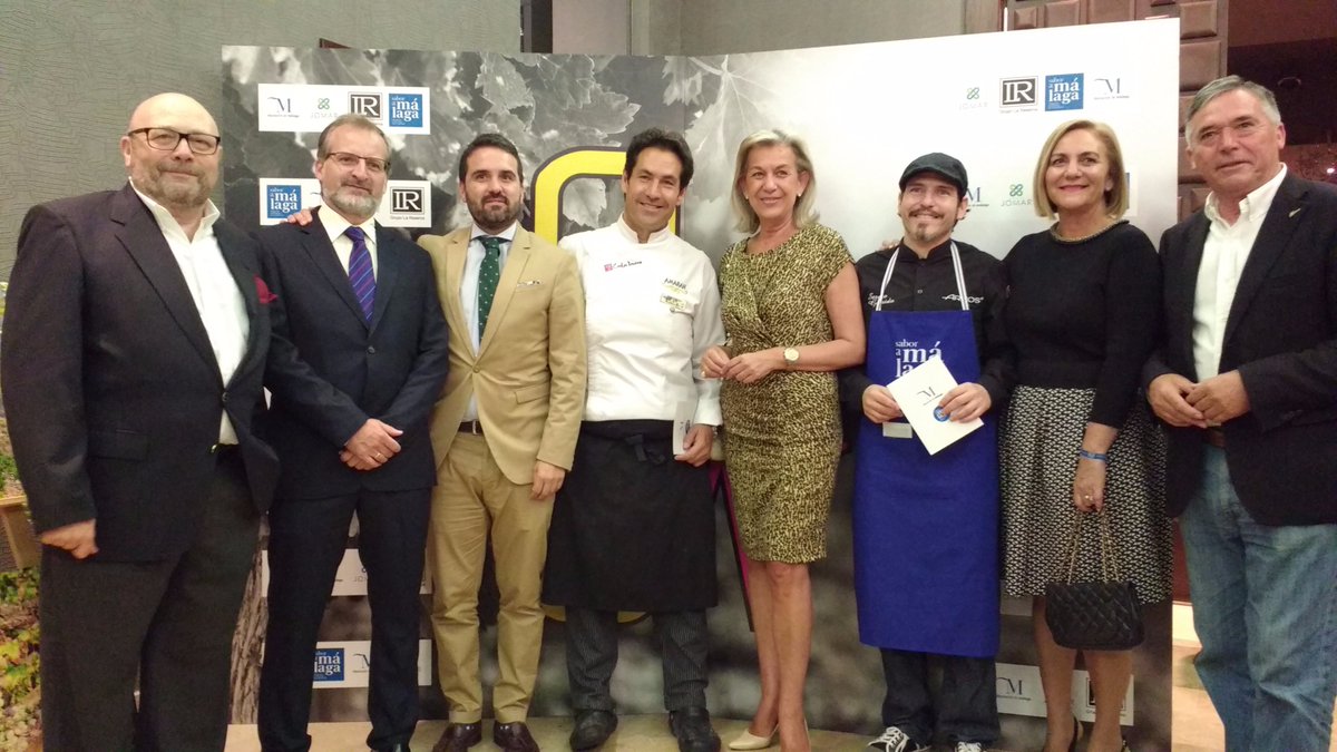 No te pierdas la galería de fotos de la cena <a href="/SaboraMalaga/">Sabor a Málaga</a> anoche para iniciar #SolWines. ¡Abrimos puertas a las 12! ow.ly/nLit30bZGs1