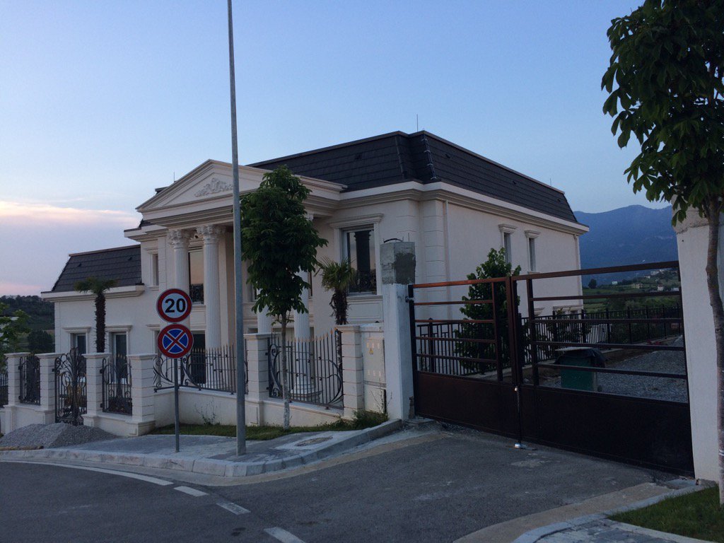 AndrejTibaut's tweet photo. Rolling Hills Luxury Residences,Tirana. https://t.co/aJNvVxjVuS with designer @agimseranaj. Missed #BIM opportunity! https://t.co/4WlHzg1IRt
