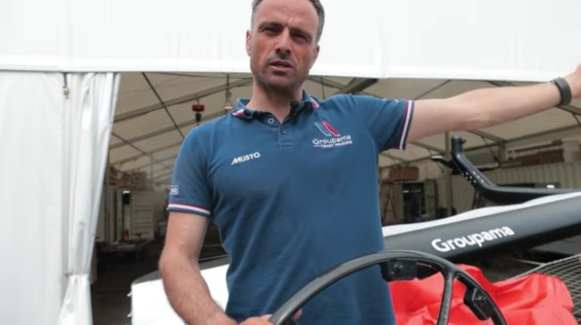 Voileetglisse's tweet image. // Point Hebdo // 
Franck Cammas nous parle des contrôles à la barre du #ClassAC ! 
➡️ binged.it/2qab4jX #AmericasCup @GroupamaTeamFr
