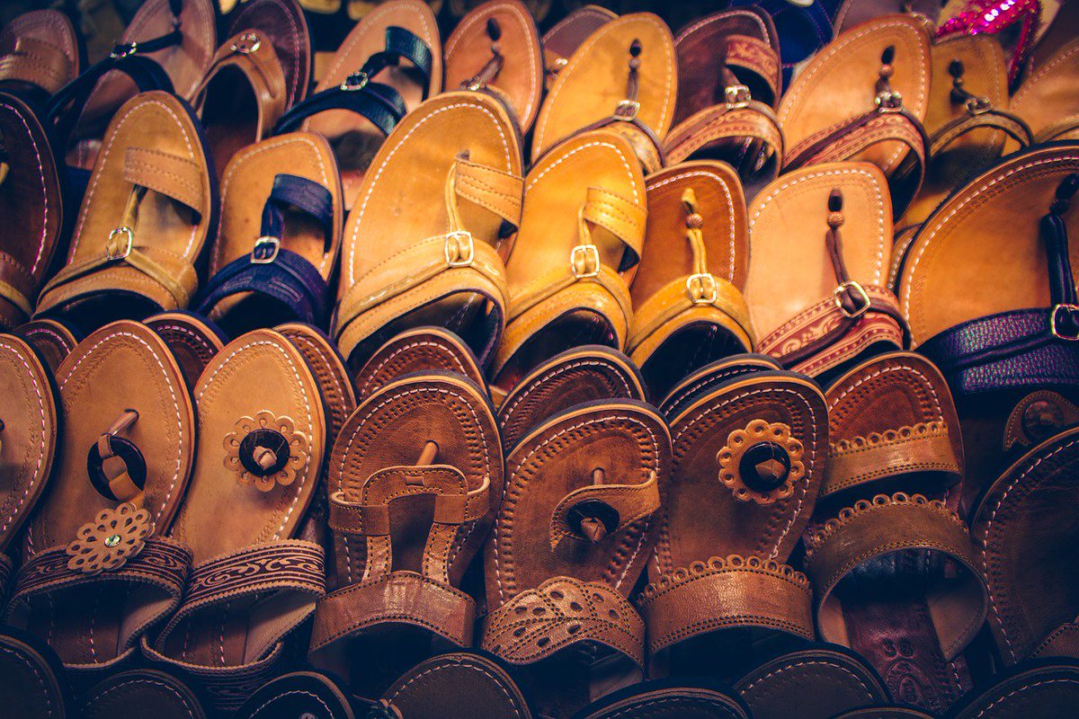 carolcertifica4's tweet photo. Estamos recibiendo las nuevas #sandalias para este verano. Elige el modelo que más te guste y pruebalas en nuestra tienda de #Huesca https://t.co/TpKnk7xxVU