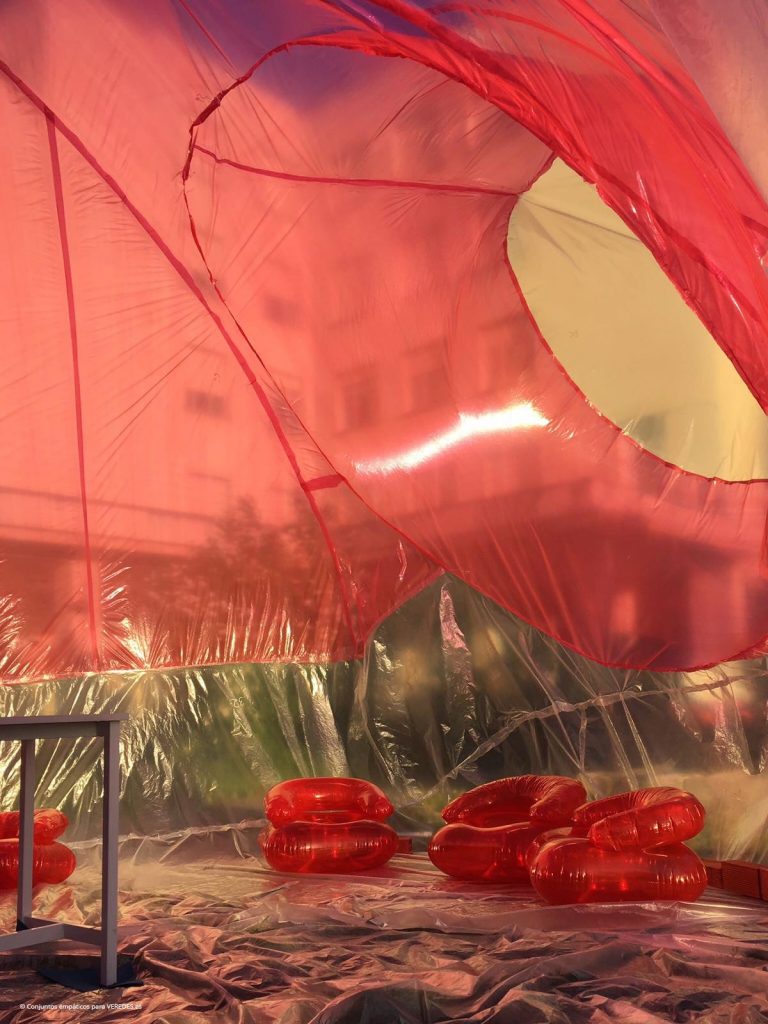 Pabellón pop-up para activación programática en #COCA17 | Conjuntos Empáticos <a href="/ConjEmpaticos/">ConjuntosEmpaticos</a> #arquitecturaefímera ow.ly/bD5j30bZHz9