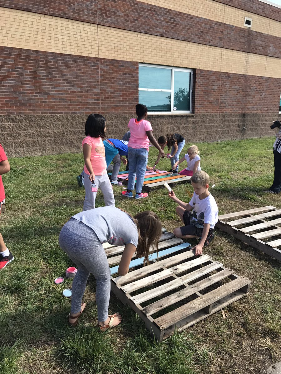 mitsinessa's tweet photo. #WEESEagles have designed a truly extraordinary outdoor classroom! I can't wait to see it completed. @EldridgeTammy @nancymorourke #nkcstem https://t.co/sgqkRQkDAx