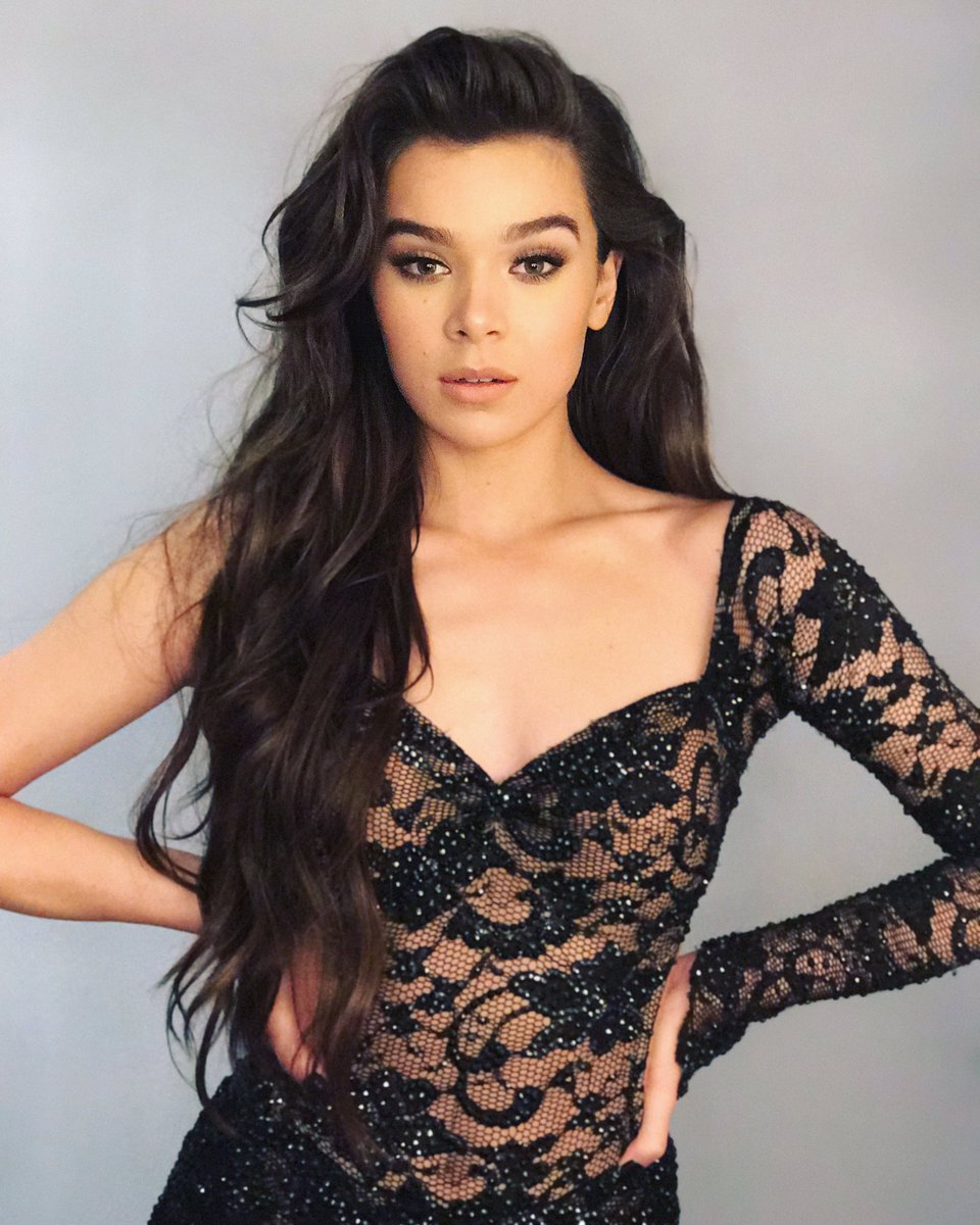 HaileeSteinfeld tweet picture
