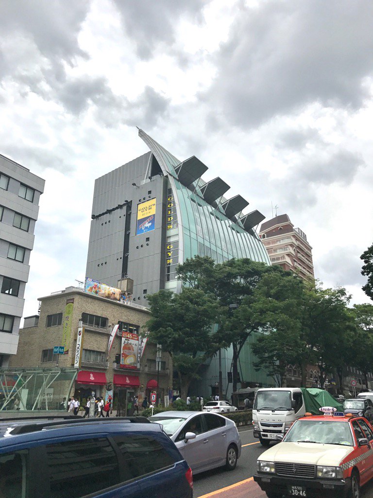 cybermax's tweet image. Ultimate gym for #pumpingiron in trendy Harajuku Tokyo. @GoldsGym. No #allegrobot yet. Stay tuned.