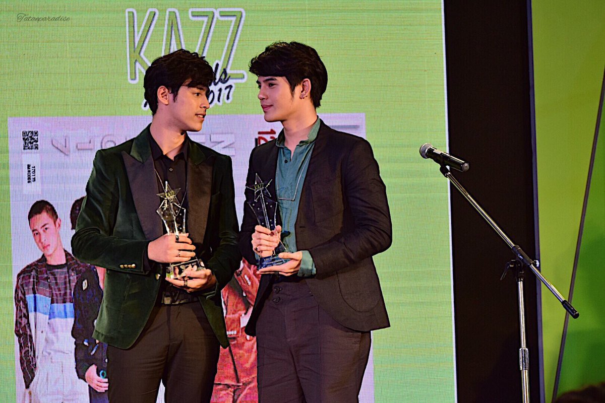 JSLGlobalMedia's tweet photo. ยินดีด้วยน้าาาา กับรางวัลหนุ่มวัยใส ของเบนซ์กับมาริว และรางวัลขวัญใจนิตยสาร KAZZ (ฝ่ายหญิง) ของ เนสท์ ❤️😘#kazzawards2017 #ขอพบในฝัน https://t.co/WjdarBCr9A