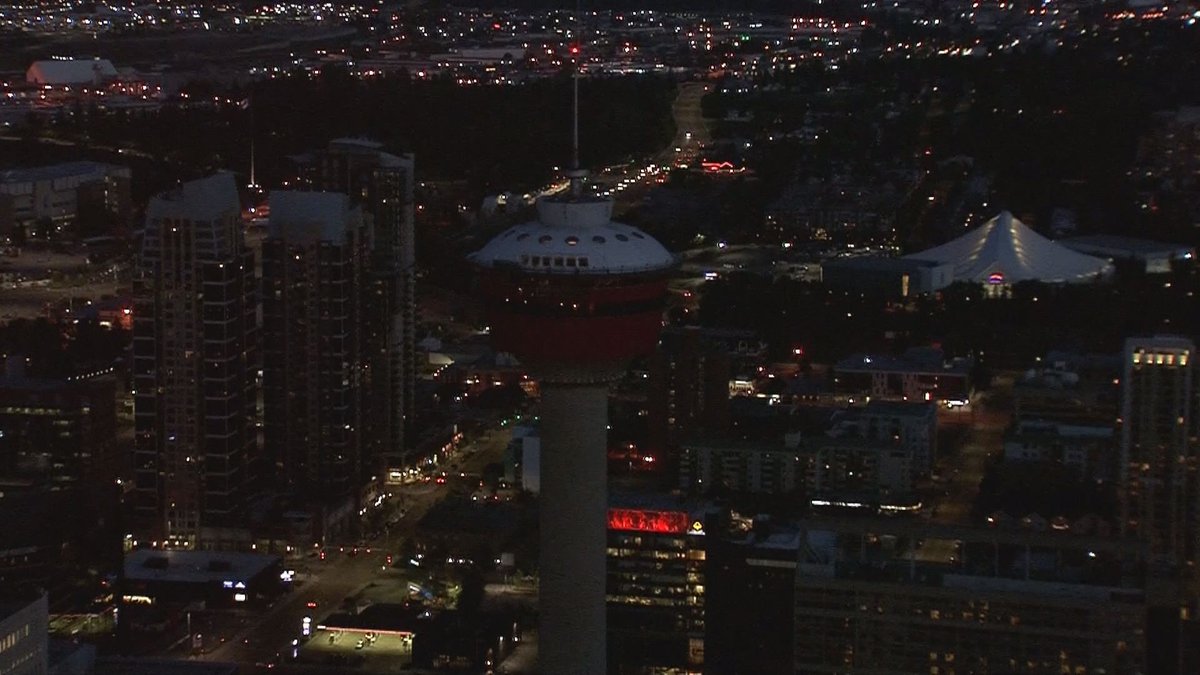 ScanetJanet's tweet photo. Mourning with #Manchester . @TheCalgaryTower goes dark all night in honour of victims of terror attack . Latest on @GlobalCalgary at 11. https://t.co/GZGns1nd8l