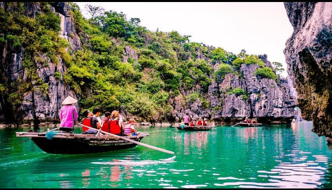 Discover Fishing Village with #BambooBoat 🛶 ;one of the most interesting activities in #HalongBay
Credit by : mynameisvinh
#signaturecruise
