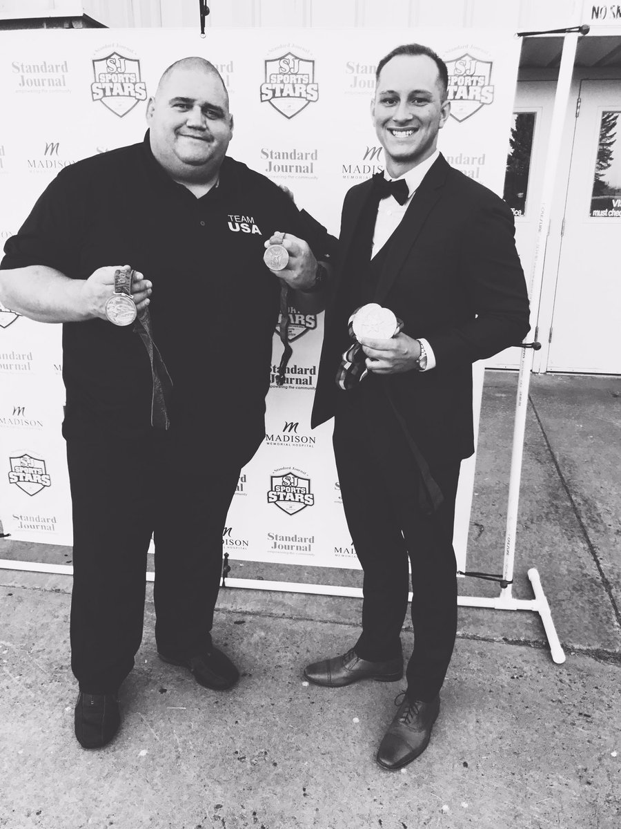 sports_UVSJ's tweet photo. And thank you to our speaker Rulon Gardner! #TeamUse https://t.co/WnU8llupQf