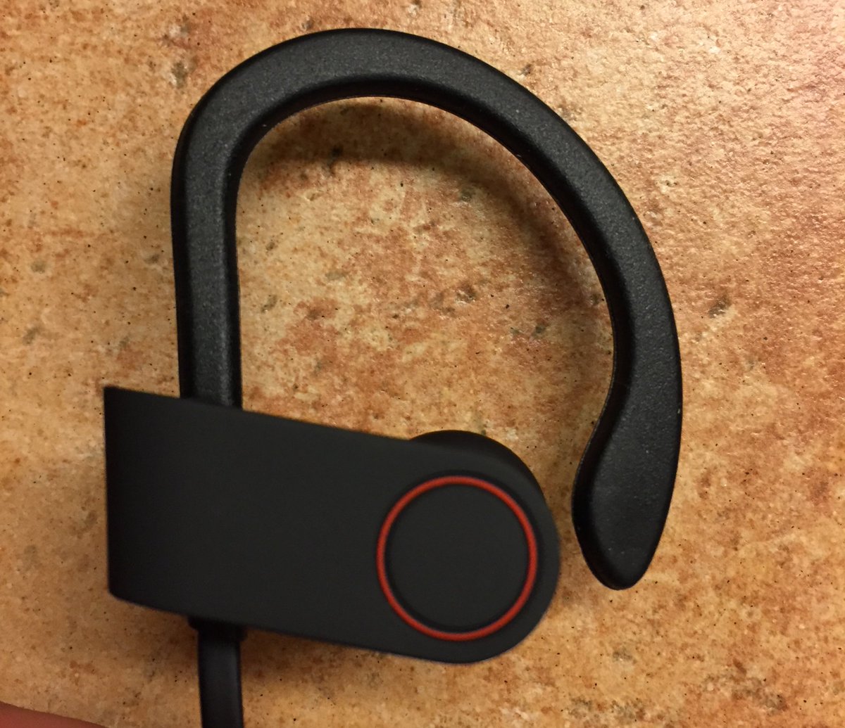 GoodDynastyLife's tweet photo. Hate wires getting in the way while you workout? Never again with the wireless #Aposon headphones! 🎧 Order yours at👉🏼https://t.co/qvgiYBiKI4 https://t.co/41fRUTtcFi