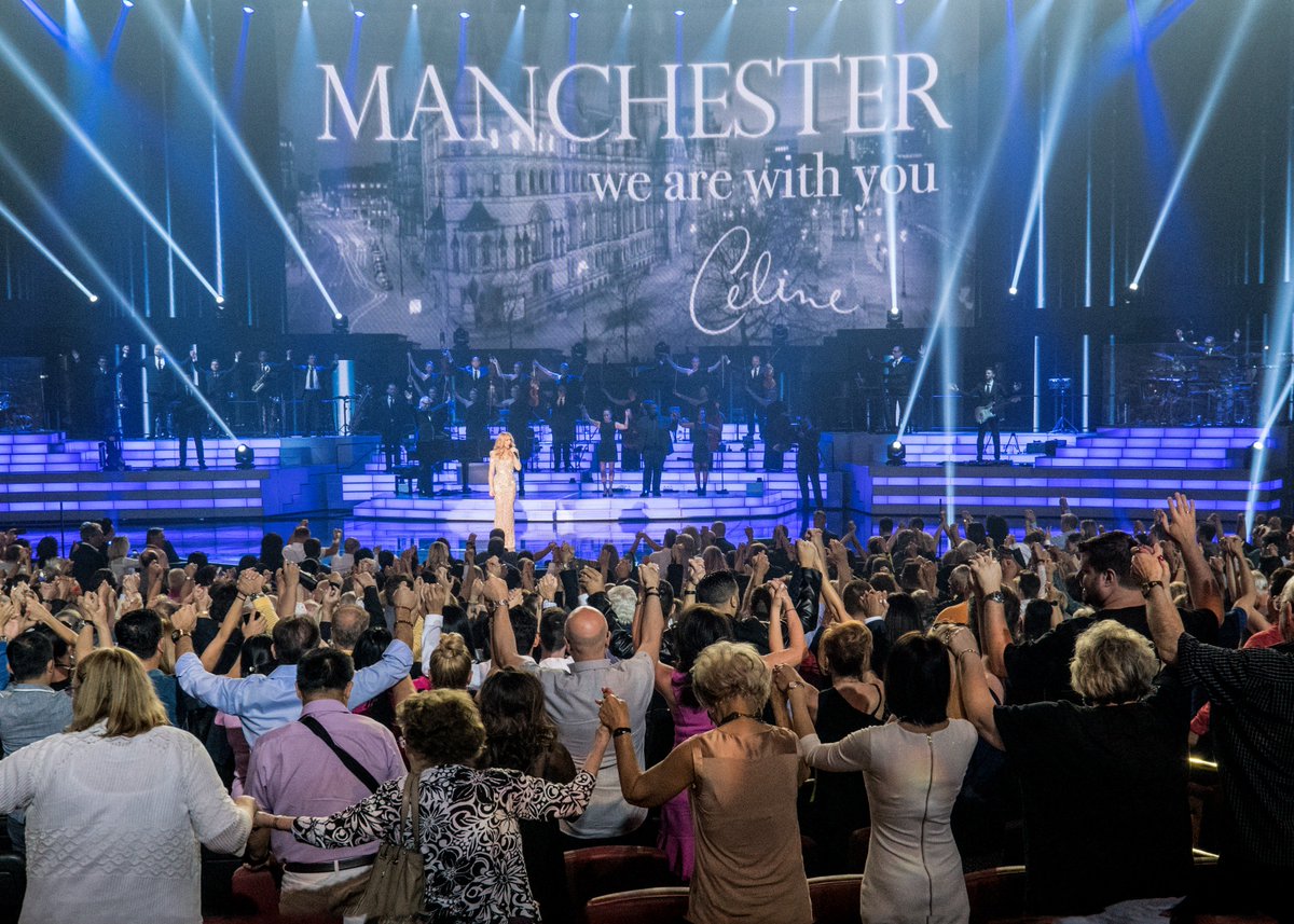 Céline et son public s'unissent en soutien aux gens de Manchester / Joining hands in support of the people of Manchester - TC #Manchester