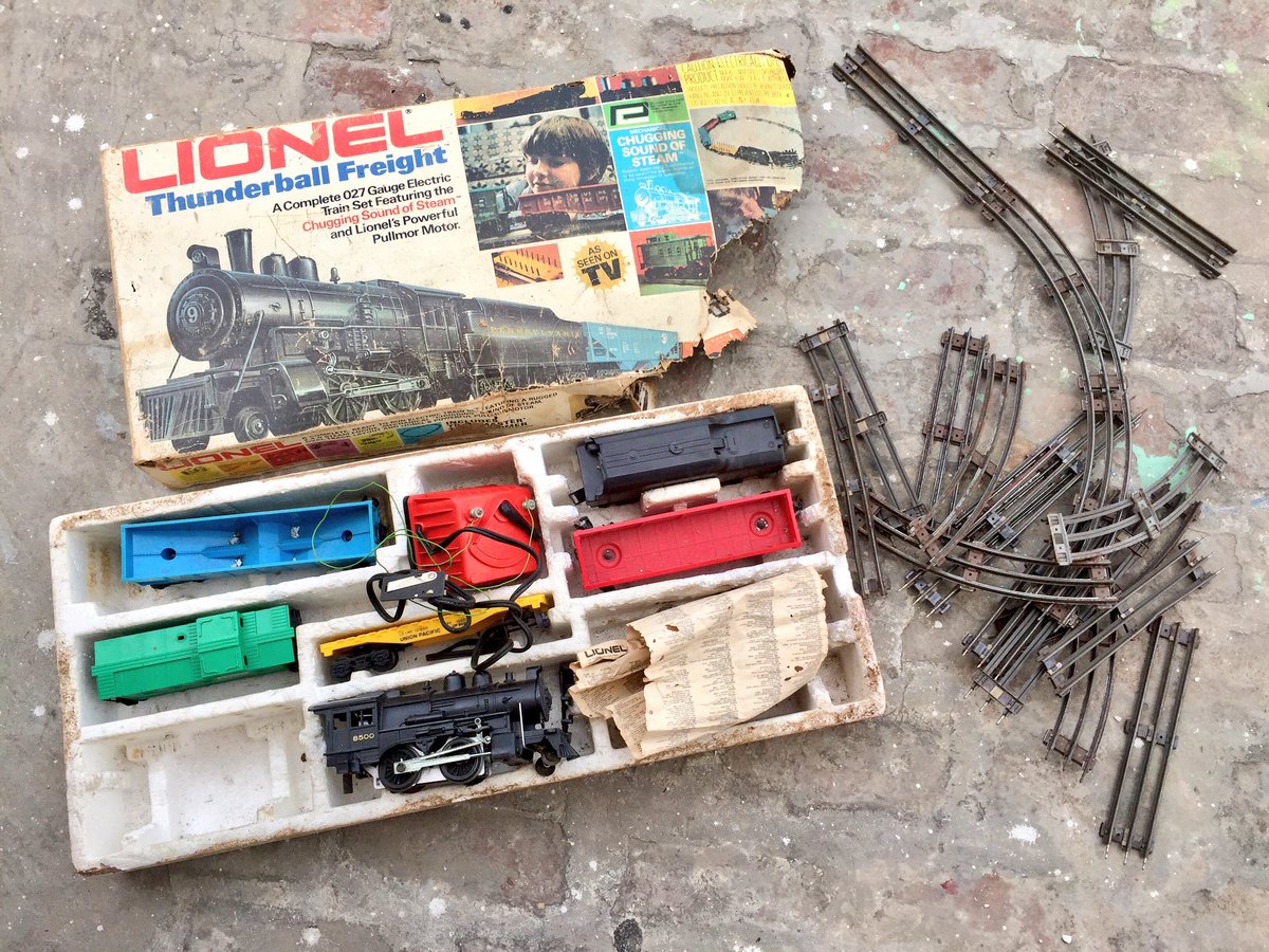 lionel thunderball freight train set