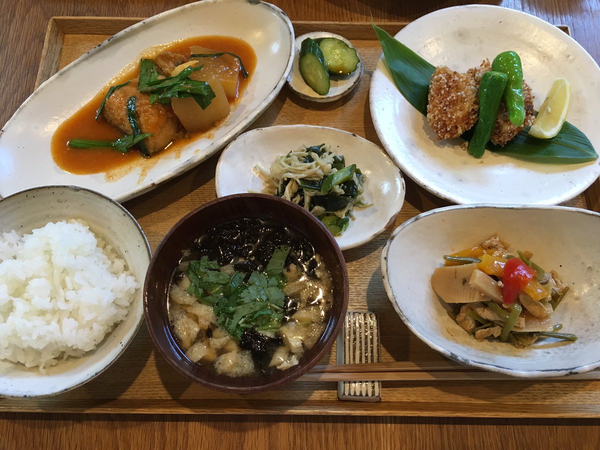 omuronn's tweet photo. 美味しい上に器がとても良い https://t.co/P0q7nmQRPm