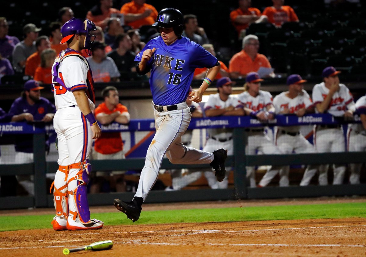 DukeBASE's tweet photo. RECAP: Duke scored 5 of 6 runs with two outs &amp; received 3.1 hitless innings from @njh555 to defeat Clemson 6-3 https://t.co/zjFeHyn4BK https://t.co/i4BTBvFJjh
