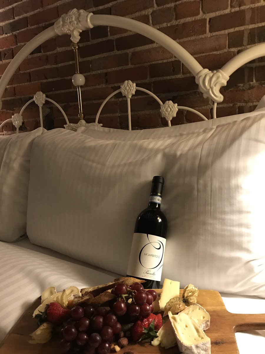 ShanaOtoole's tweet photo. Happiness is arriving @AubergeVP to celebrate our anniversary in style #OldPortStyle #AskForMichael https://t.co/bqgNwbjmyu