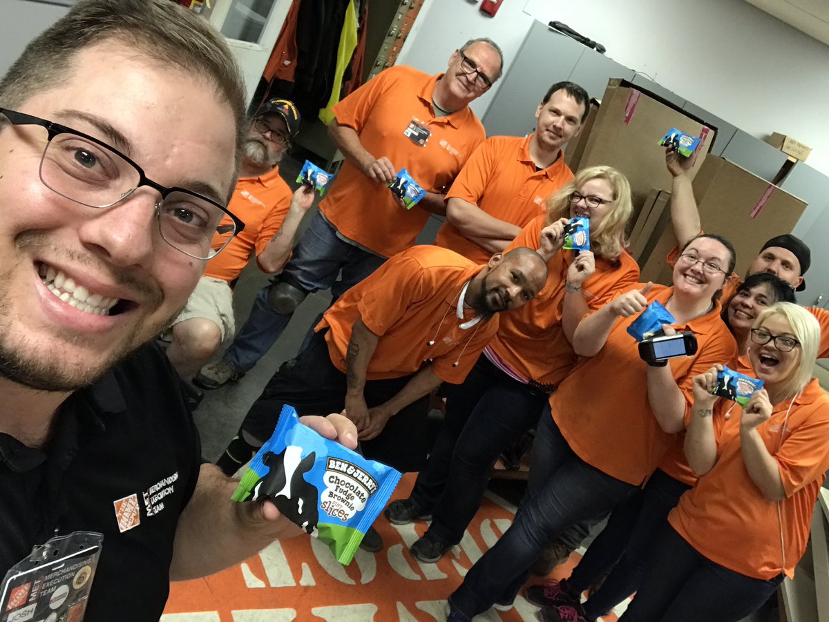 jmajusiak89's tweet photo. Got Night Team B some Ice Cream Slices! @benandjerrys @JStorrs91 @brandonlange22 @HeinrichCanthal #projectexecution #BestNWest #pintslices https://t.co/N9JfAIH4yB