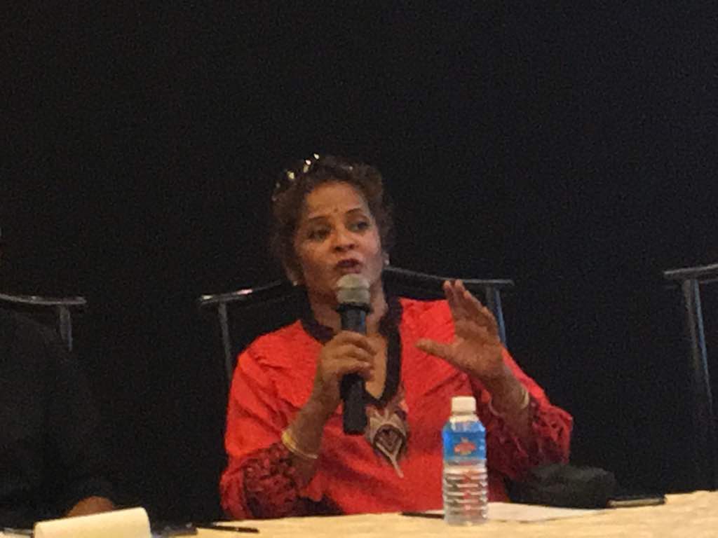 ChauhanGayatri's tweet image. Aruna Newton speaking on responsible citizenship at #s4b #csr #csrtech @TreeniInc