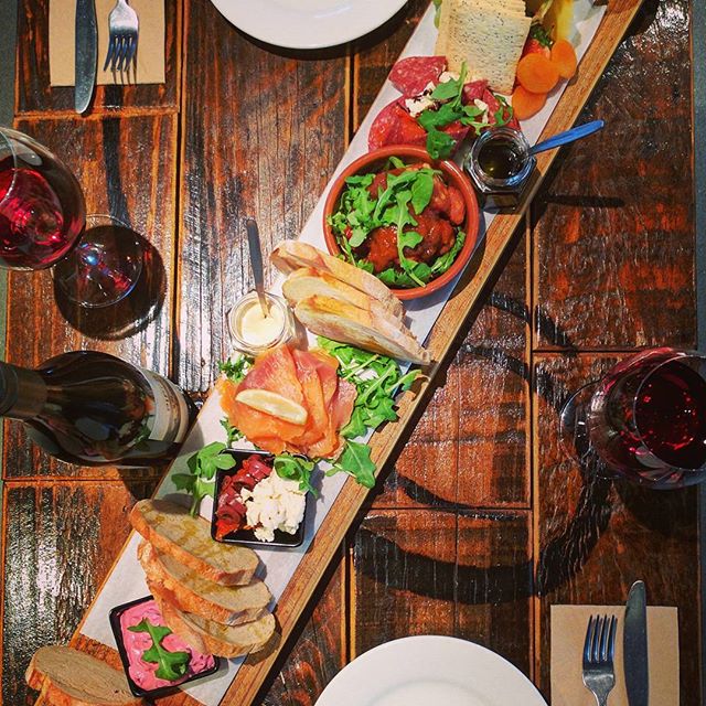 Why drink the finest Tasmanian Pinot noir with anything less than the finest Tasmanian produce?
#tasmania #wineo #tastingtable #eatlocal