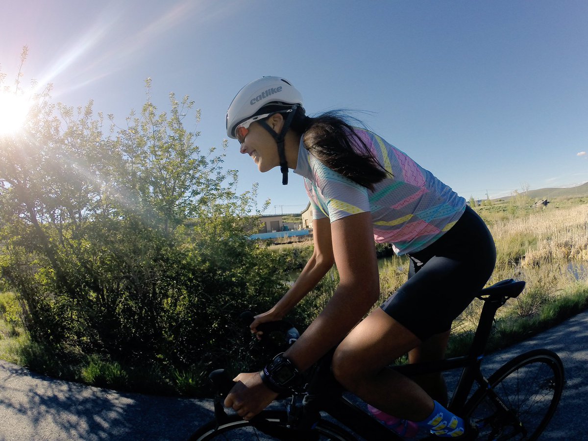 Increíble manera de terminar el día, subidas en la bici 🚴 😍🚴🏻‍♀️ <a href="/onyvasc/">OnyVa Barcelona</a> <a href="/Catlikehelmets/">Catlike Helmets&More</a> <a href="/CatlikeSport/">Catlike Sport</a> #Parkcity