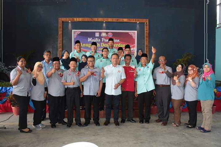 BuletinJohore's tweet photo. Exco Johor hadiri Makan Tengahari bersama Panel Penilai Anugerah Desa Perdana Negeri Johor di Dewan Homestay Kg Parit Puteri Menangis. https://t.co/Qee4k9yxWX