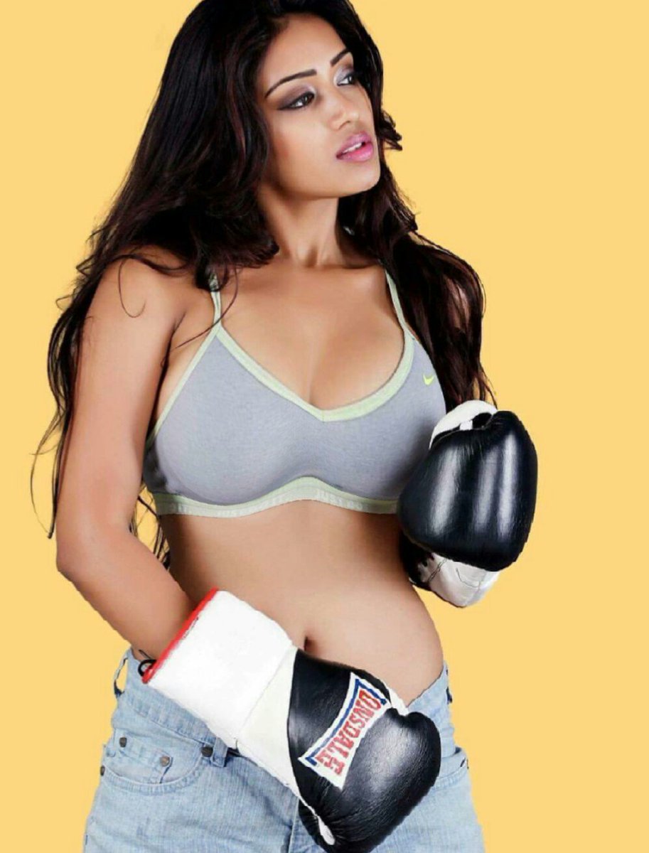 Preethi_swinger's tweet photo. @ssilverssurfer @yourownprincess @RayDlip @Hindumb @anuragrai12356 @madhurima011 @ankimast @kudinamkin @smahobia @simi079 @desi_bhabhi https://t.co/Xhhe7Uey01