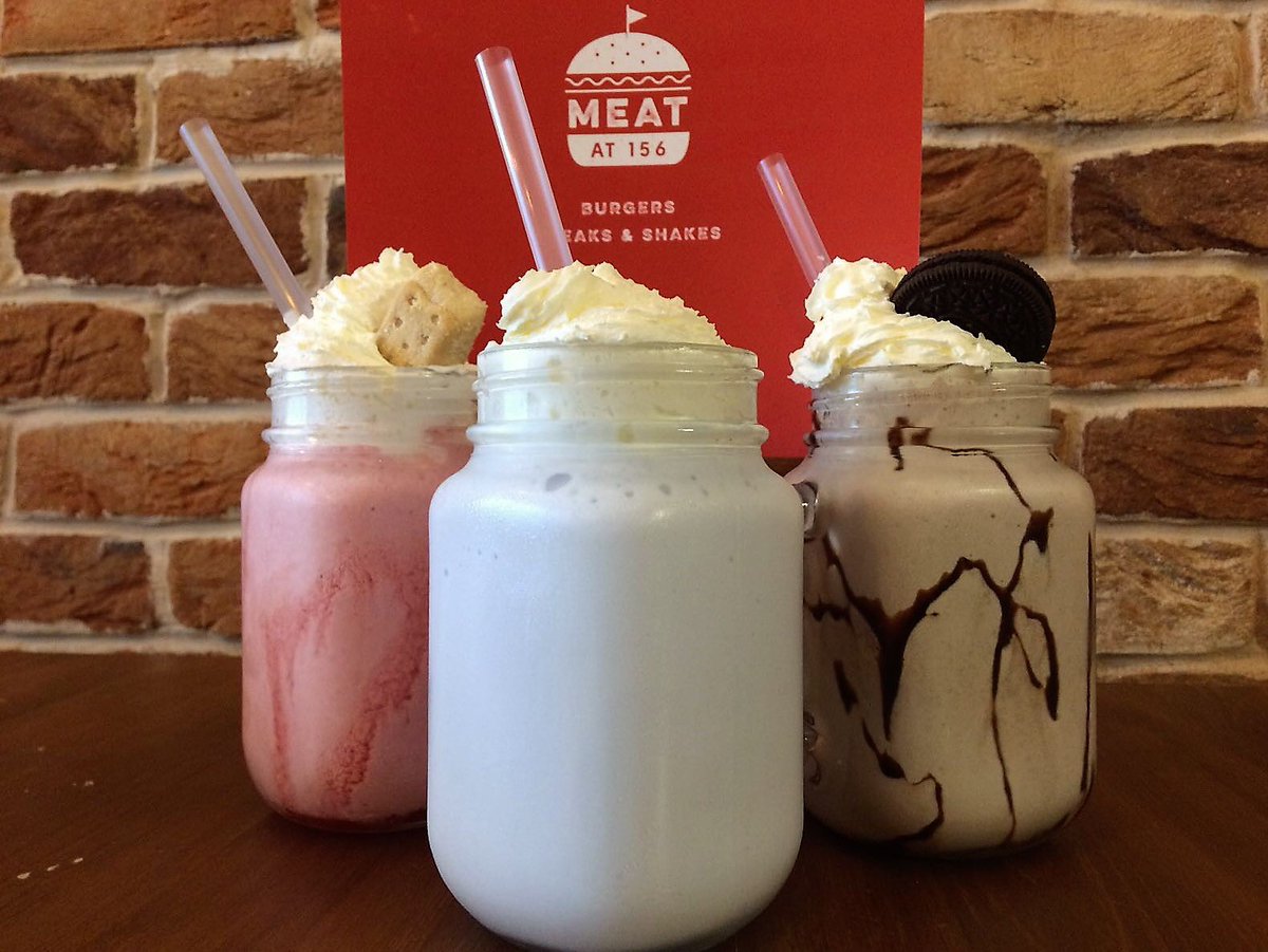 Hot???
Cool down with one of our scrumptious shakes.💥💥
#Milkshakes #Hot #Meatat156 #CityRoad #Halal  #StrawberryShortcake #Bubblegum #Oreo
