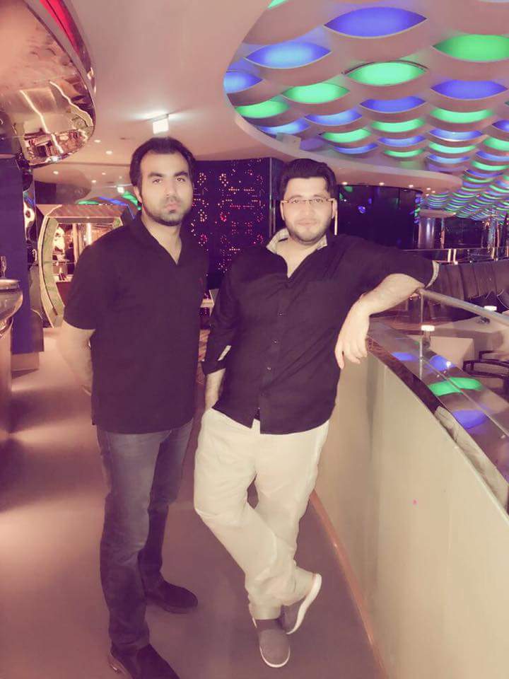 TeamJaved's tweet photo. Some rare pictures of @JAfridi10 from Dubai with @ZalandAchakzai &amp; @drchangezkhan. Let us know which one you like the most!
#TeamJaved https://t.co/4r6ZiGmTS3