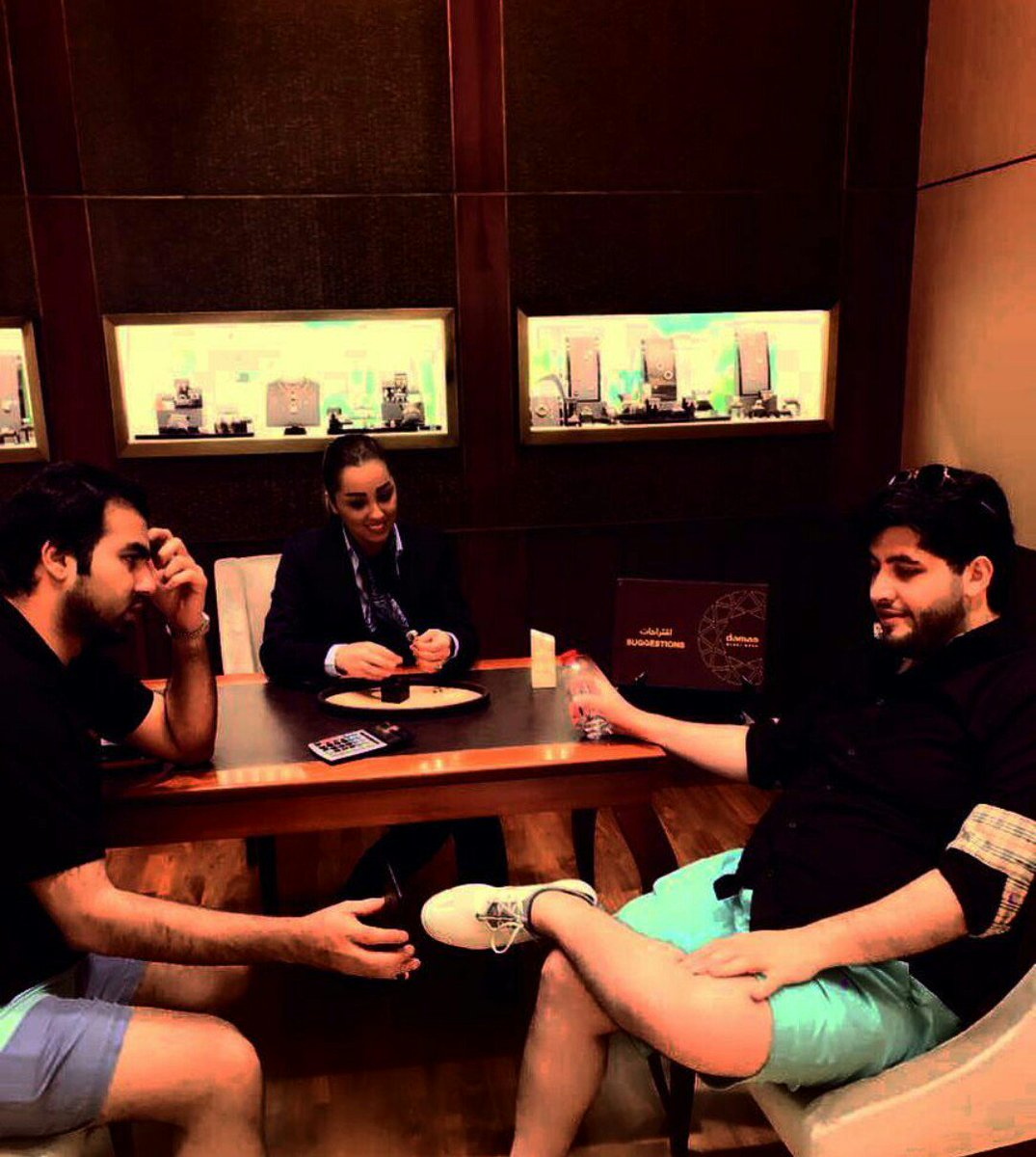 TeamJaved's tweet photo. Some rare pictures of @JAfridi10 from Dubai with @ZalandAchakzai &amp; @drchangezkhan. Let us know which one you like the most!
#TeamJaved https://t.co/4r6ZiGmTS3