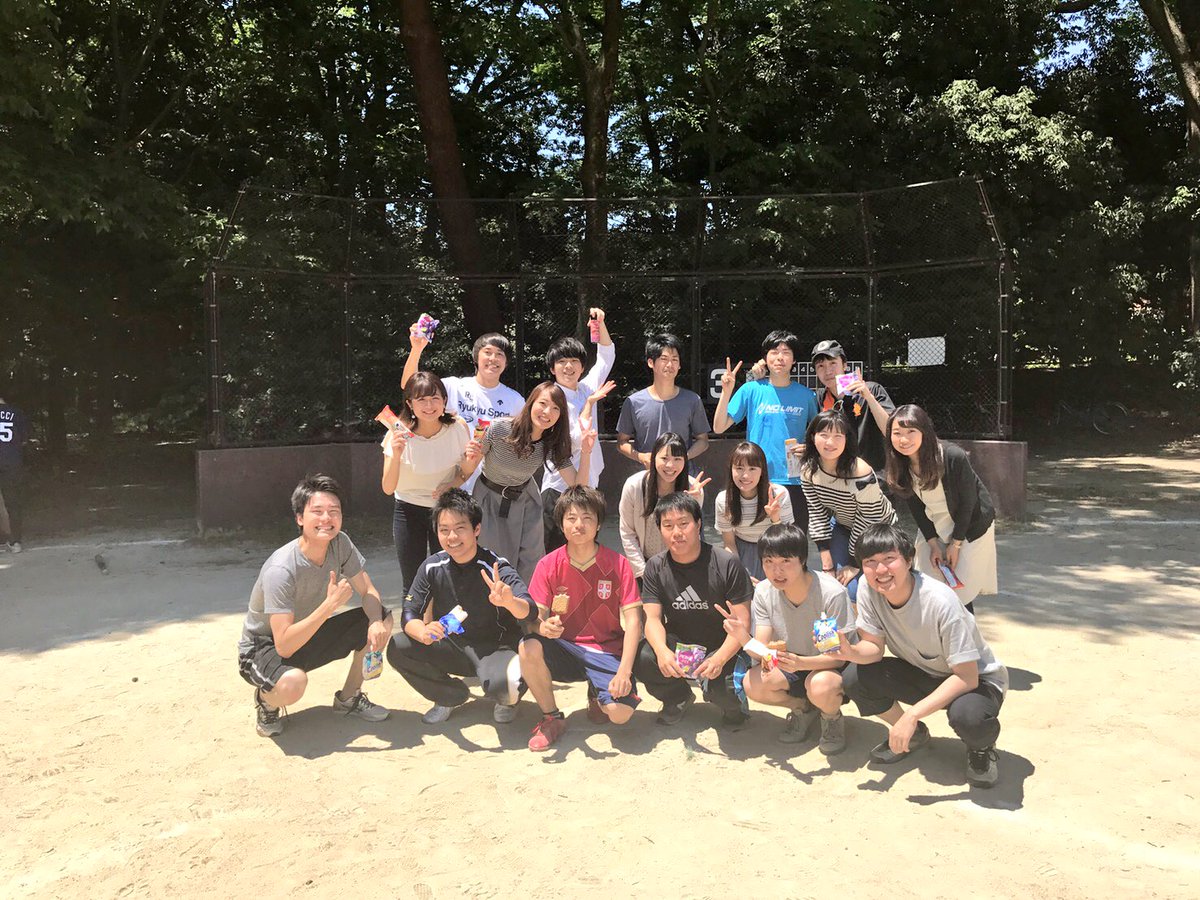 araikyo2016's tweet photo. ソフトボール大会2回戦👼💘
炎天下の中の熱戦で序盤は流れを持っていかれるも、四回表に打線爆発😼😼
そしてちょーどその頃にピッチャー森山大雅の肩が暖まり出す(遅ない？)
七回裏にピンチを迎えるも最後はセンターフライで勝利🔥🔥
女の子がアイス買ってくれた！神🕴

戦評真面目すぎん？ https://t.co/YXpfXjccEe