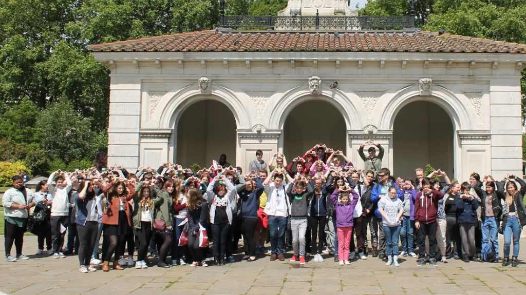 simmersmeetup's tweet photo. The first #SimmersMeetup was held on this day, 3 years ago, in Hyde Park. https://t.co/Bpu35iwDEo